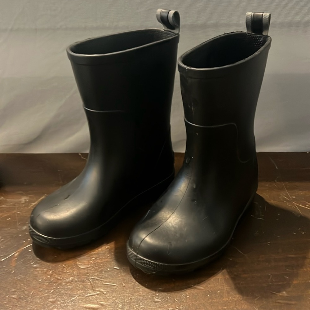 Kids black rubber totes boots size 7-8